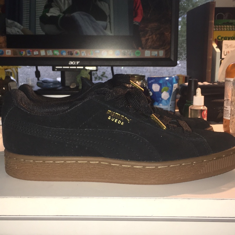 Black suede pumas PERFECT CONDITION
